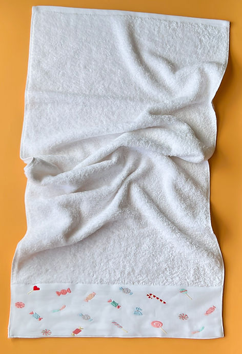 LEELO Candies Hand Towel