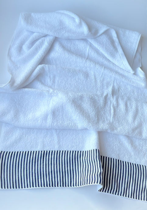 TELA Shiny Navy Stripes Shower Towel